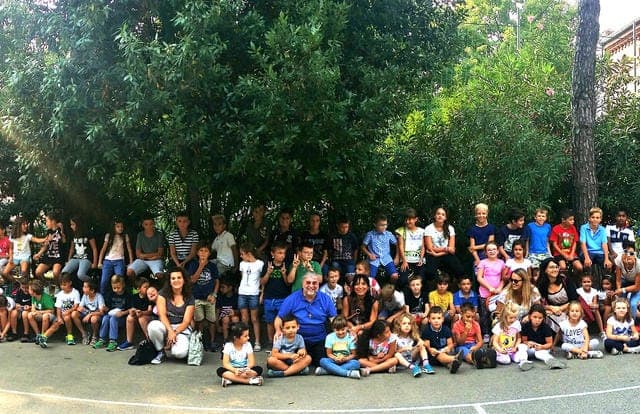 don Germano con i ragazzi di Pordenone