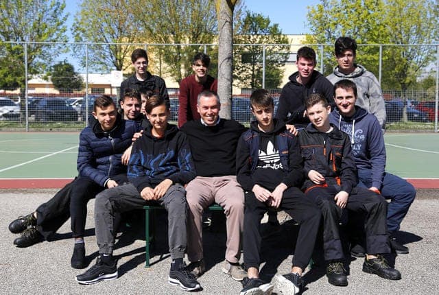 2018, don Enrico con il ragazzi del CFP di Mestre