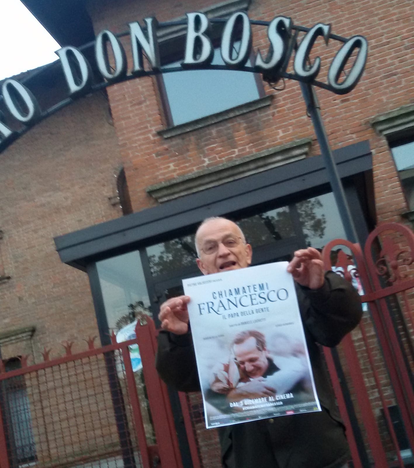 Bepi nella duplice veste di suggeritore teatrale e promotore del cinema
