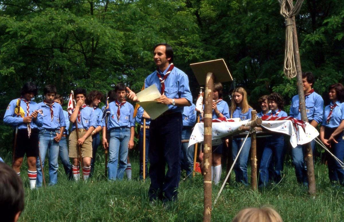 don Guerrino con gli Scout negli anni Ottanta